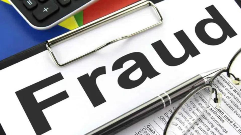 Woman loses 20 tolas of gold in Hyderabad 