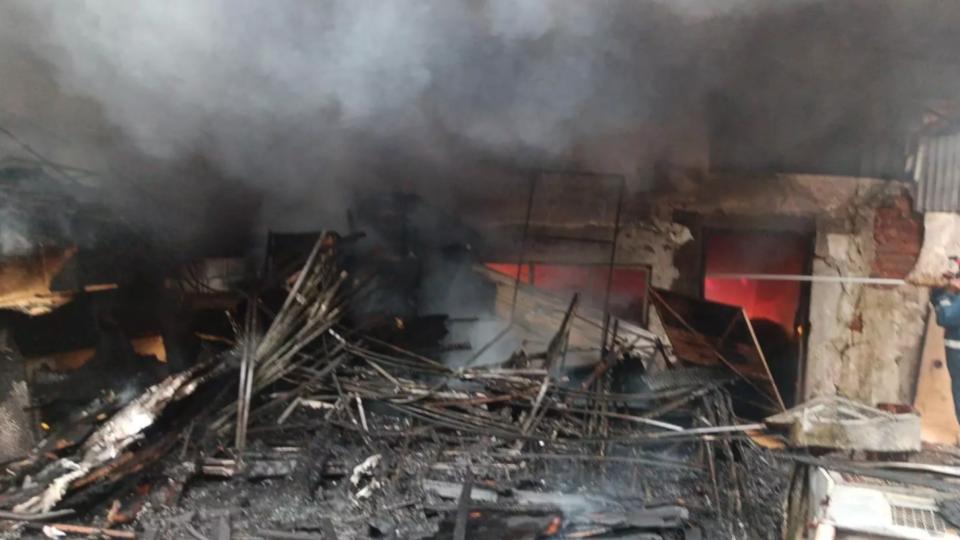 Fire breaks out in scrap shop in Bahadurpura