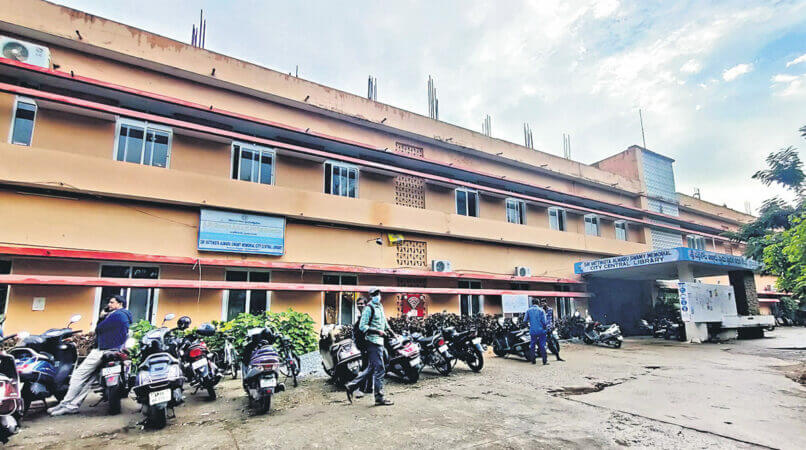 protestsbreakoutatcitycentrallibraryatchikkadpallyinhyderabad
