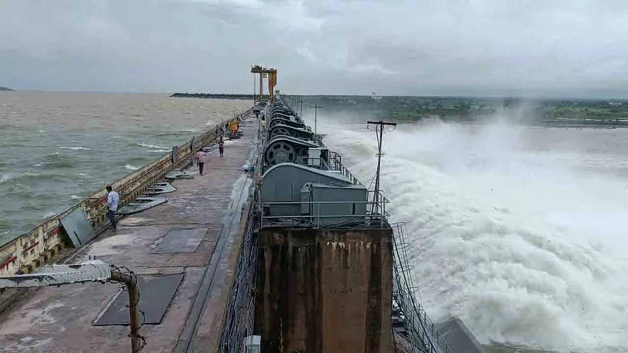 telanganarains:sriramsagarbrimminggatestobeliftedanytime