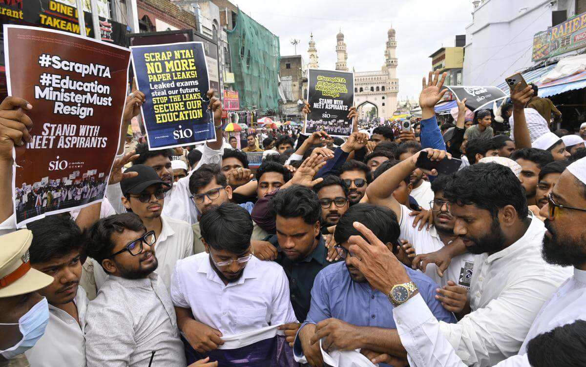 SIO Telangana holds protest at Charminar, demands resignation of Pradhan