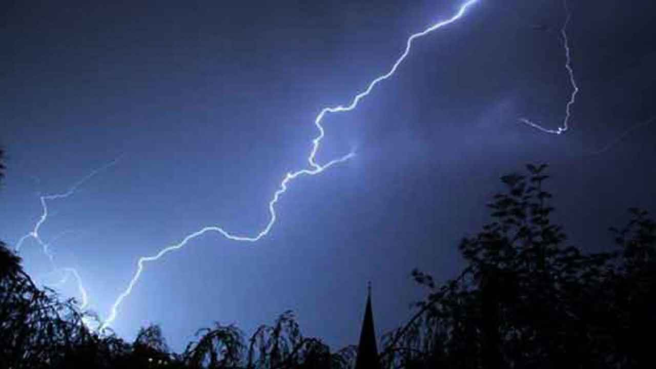 3 people die in lightning in Vikarabad
