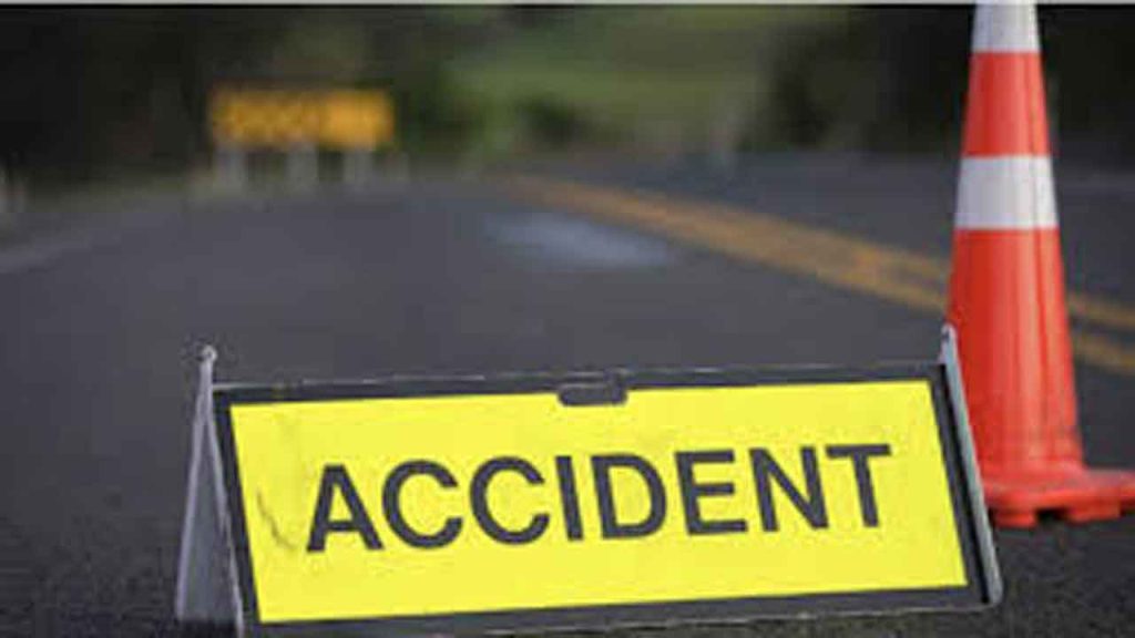busturnsturtleontheouterringroadnearnarsingi;2dead