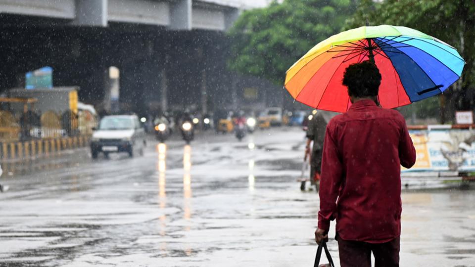 Sudden Rains Brings Relief to People in Hyderabad city