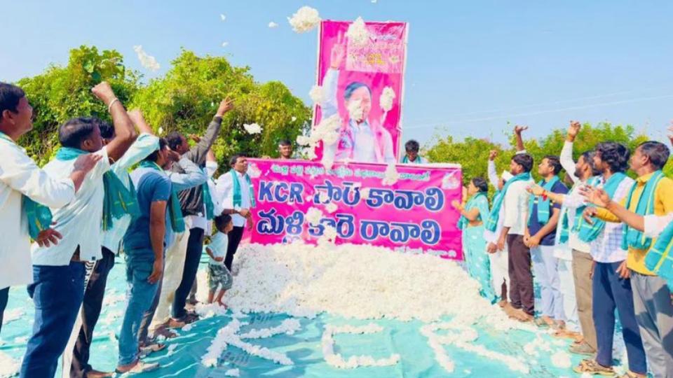Farmers perform abhishekam to KCR in Adilabad