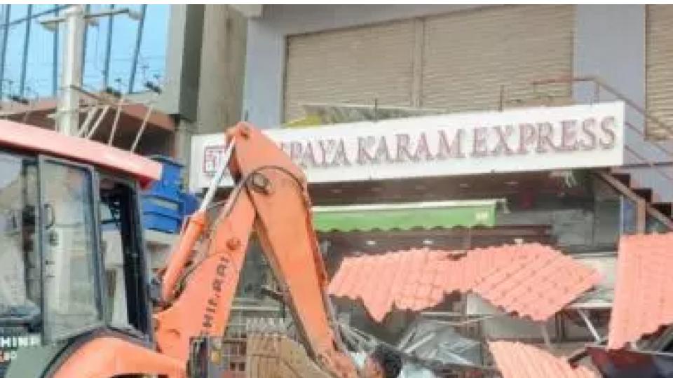 CMC conducts weekly footpath encroachment removal drive