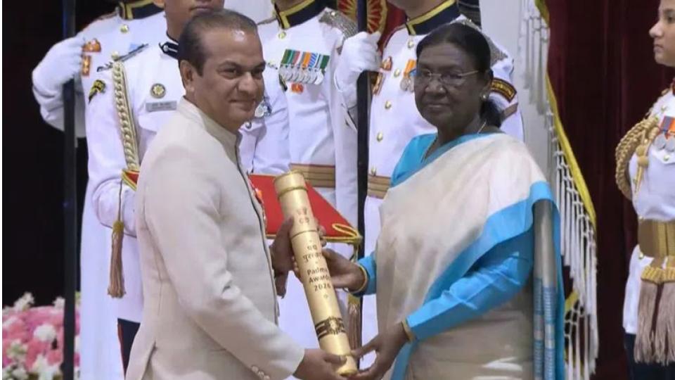 apollocancercentres?drvijayanandreddyreceivespadmashrifrompresidentmurmu