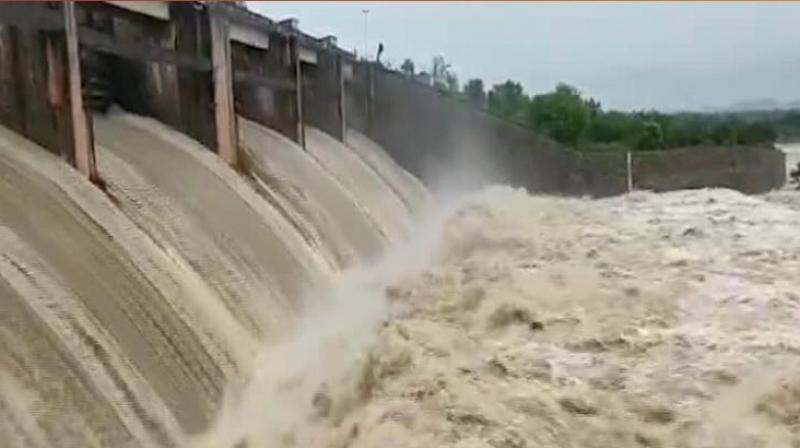 khanapurmlavedmabojjureleaseswaterfromkadamcanal