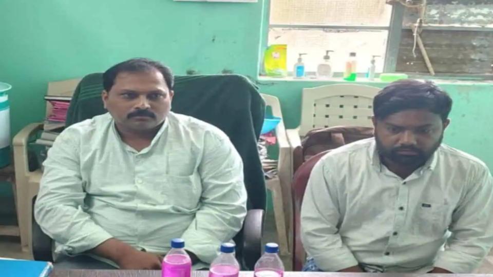 telanganasubtreasuryofficersheldforrs10000bribe