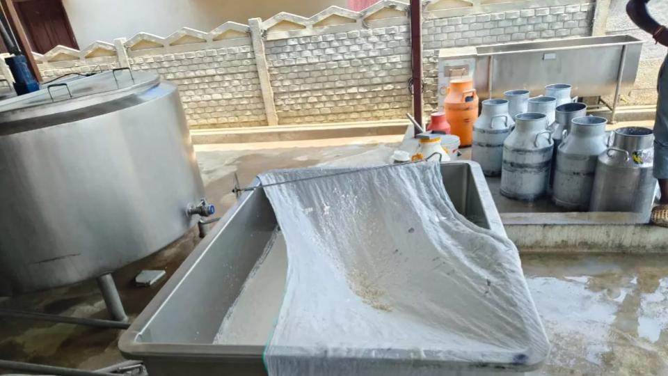 Milk and ghee worth Rs.7.78 lakh seized in Hyderabad