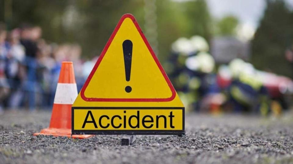 Man dies on the spot in lorry-scooter collision at Aramghar