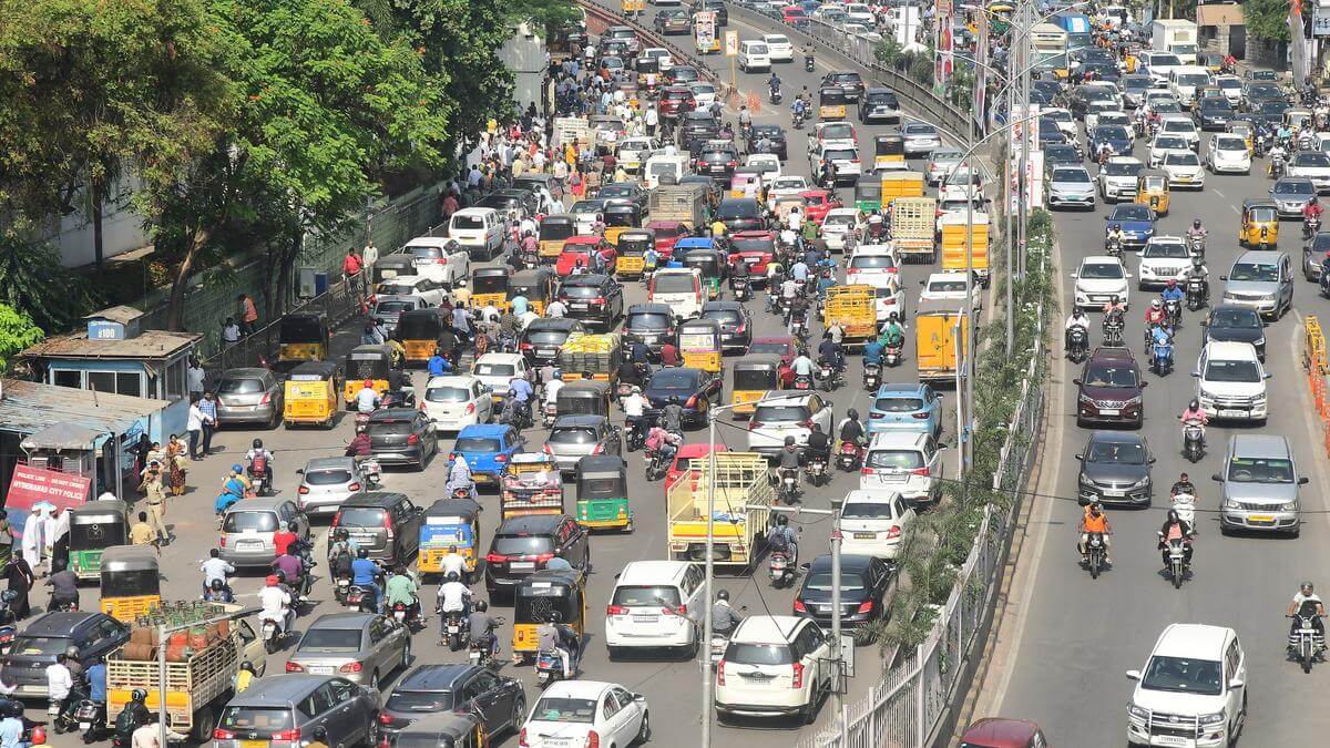 Massive traffic jams on Hyderabad highways, heavy rush at metro stations after Dasara holidays