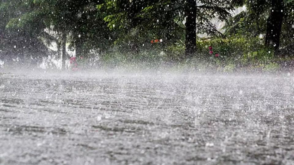 partsofhyderabadreceiveintenserainswith‘zerovisibility’onfriday