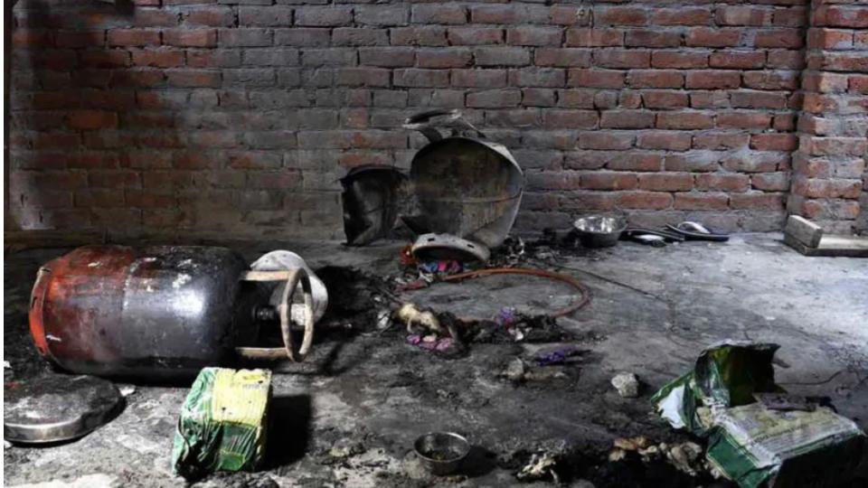 Five people injured due to LPG leak at home in Jagadgirigutta 