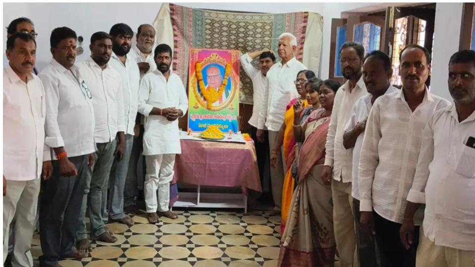 Congress Plans DCC Offices In Telangana Districts 