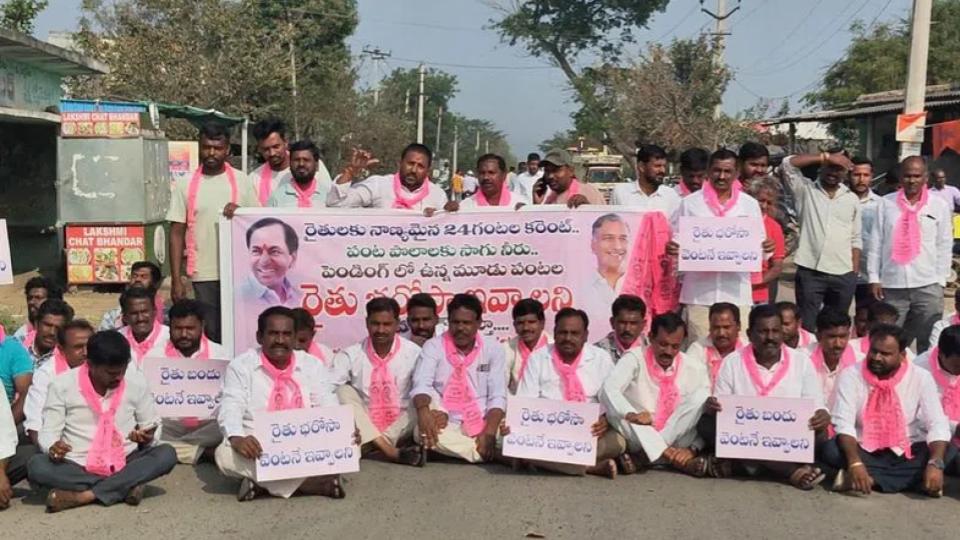 BRS workers stage rasta-roko in Siddipet over irrigation water release
