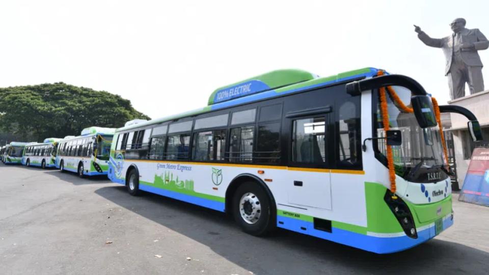 tsrtclaunches22electricgreenmetroexpressbusesinhyderabad