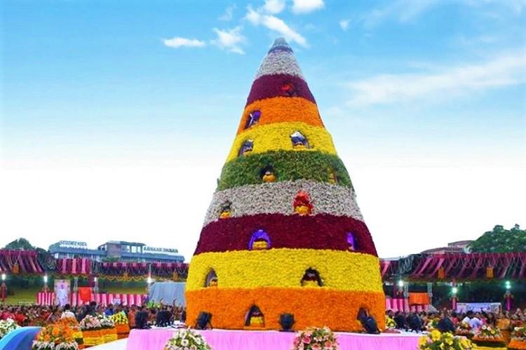Bathukamma, floral festival begins across Telangana state