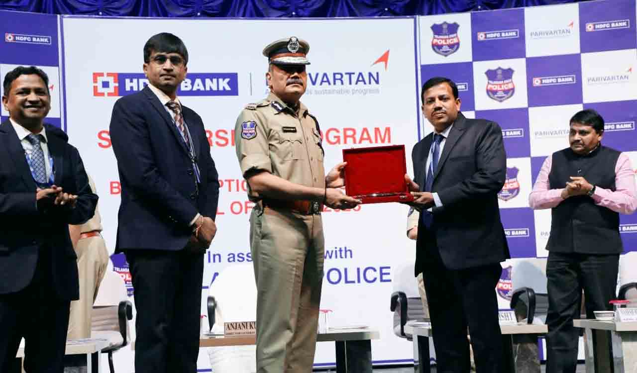 dgpanjanikumarfelicitates75best‘receptionofficers’from721policestationsintelangana