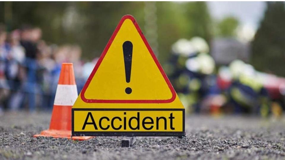 Lorry overturned near Batasingaram on Hyderabad–Vijayawada Highway