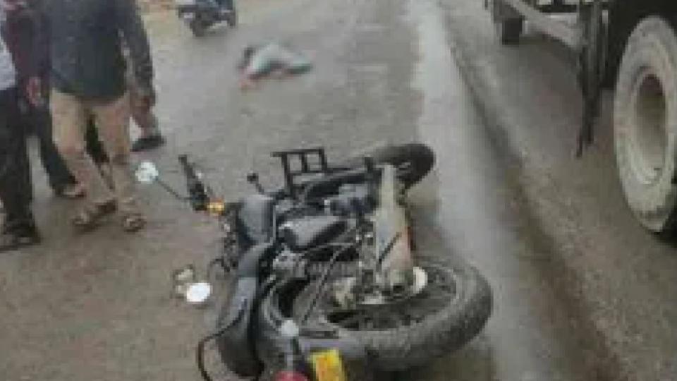 Private Bus hits motorcycle at Isnapur, one dead
