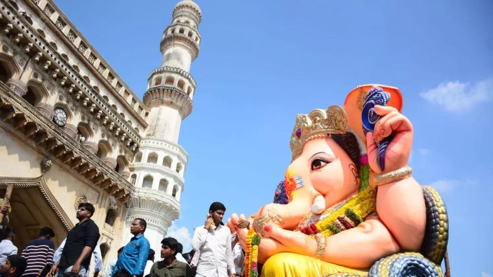Ganesh idols pass Mecca Masjid amid Friday prayers, heavy security