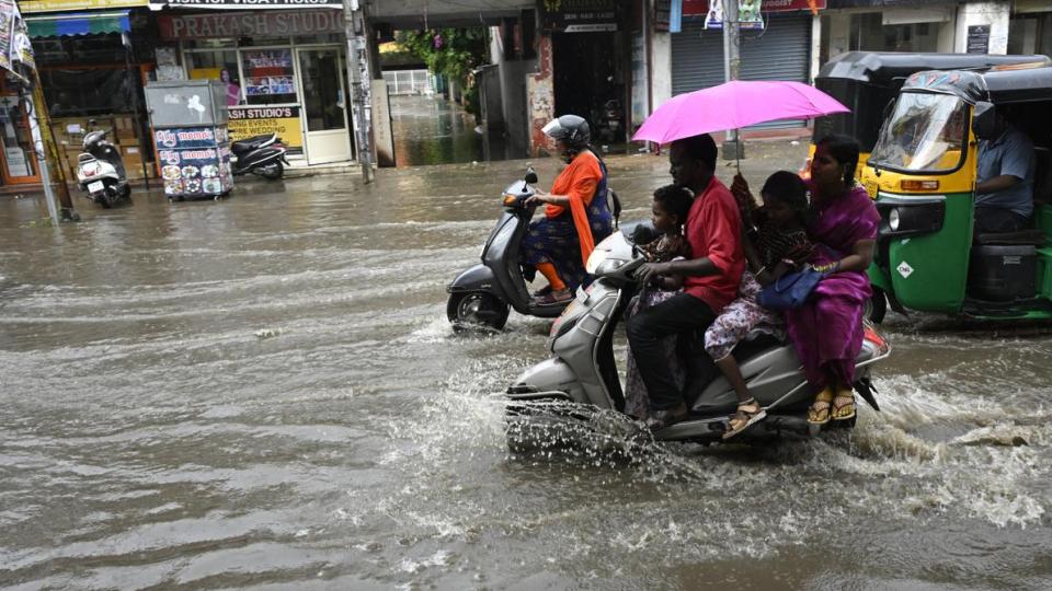 IMD forecasts Heavy Rains in Hyderabad today