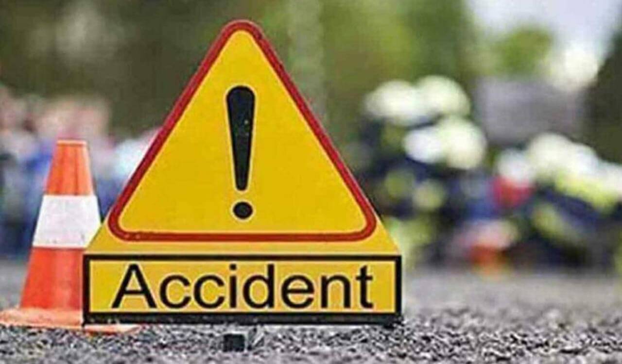 two-persons-killed-four-injured-as-car-hits-stationary-lorry-in-karimnagar
