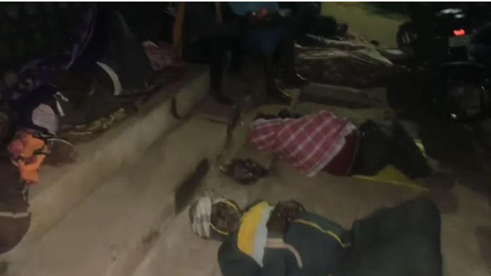 Farmers spend nights in queues for urea in Siddipet