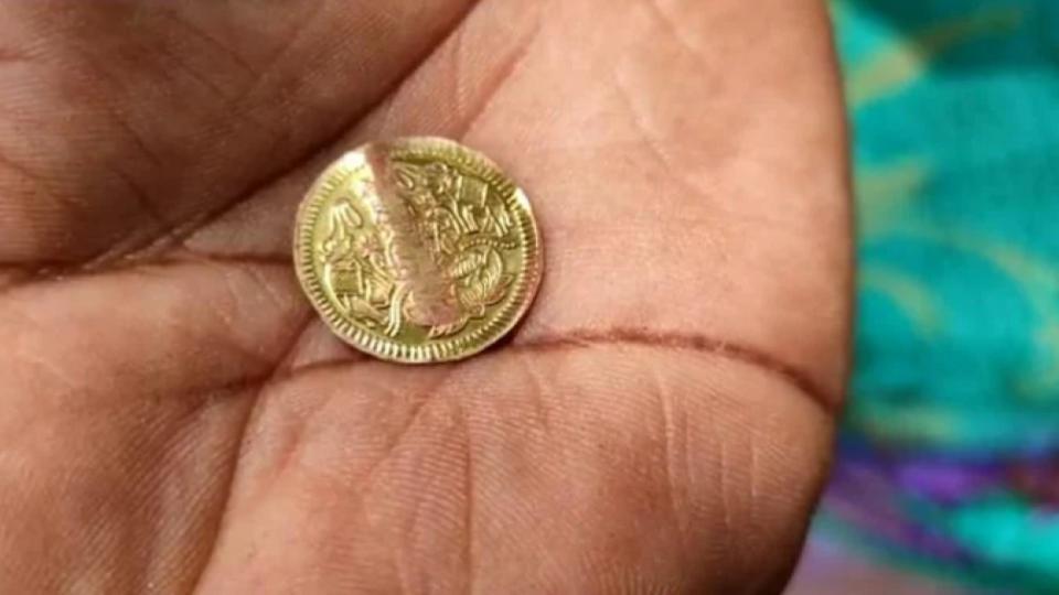 Candidate distributes fake gold coins to lure voters in Sircilla