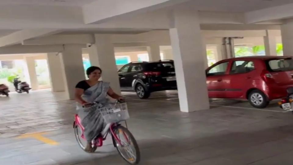 Hyderabad man helps domestic help buy bicycle, garners praise