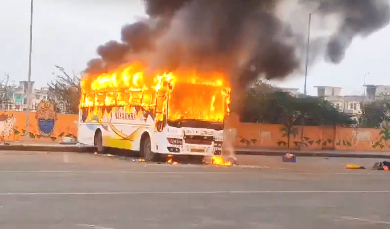 mahakumbhpilgrimfromtelanganaburntaliveasbusfireinmathura