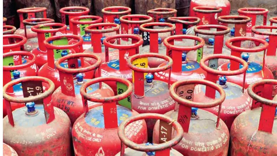 Illegal LPG cylinders refilling continues in Hyderabad, no police action