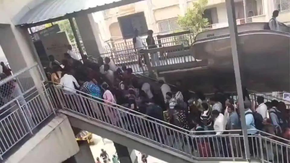 LB Nagar metro station swamped due to heavy traffic post Dasara