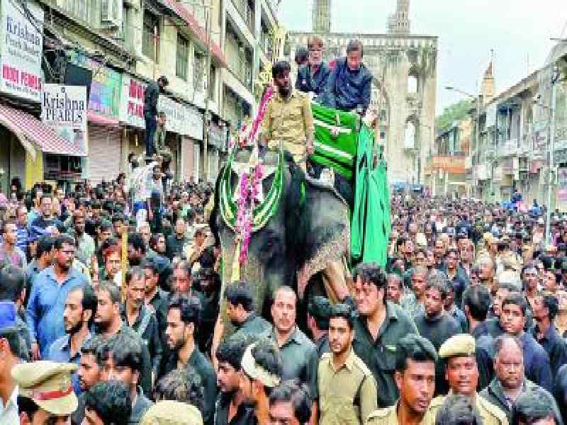 Thousands join Bibi ka Alam procession on Youm-e-Ashoora