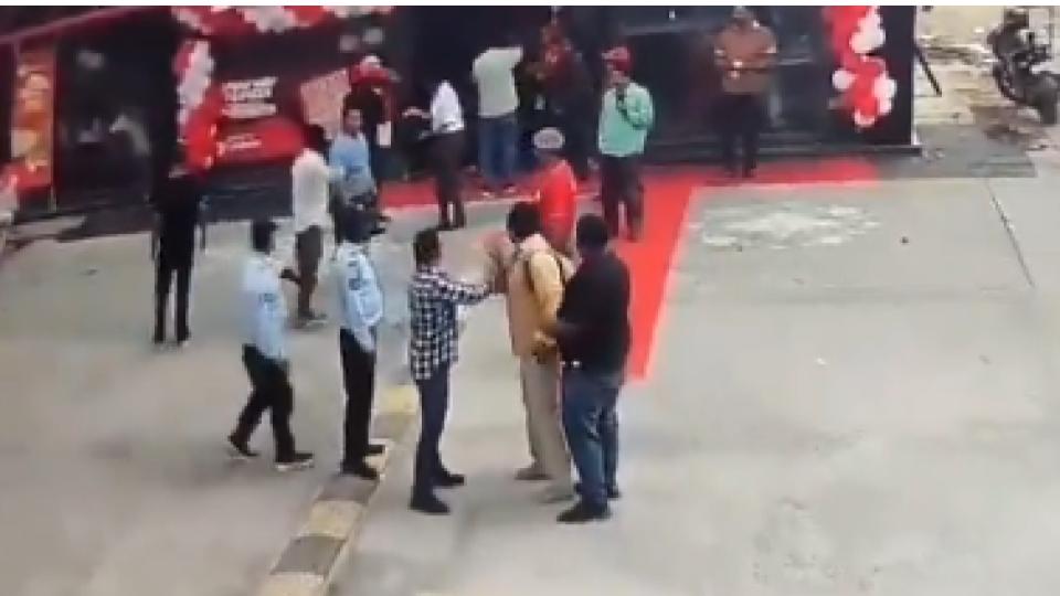 Pizza Hut Staff Assaults Zomato Delivery Boy Over Low Ratings In Hyderabad