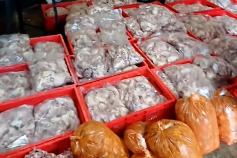 600kgstalechickenmeantforsupplytofastfoodcentresseizedinhyderabad’sbegumpet
