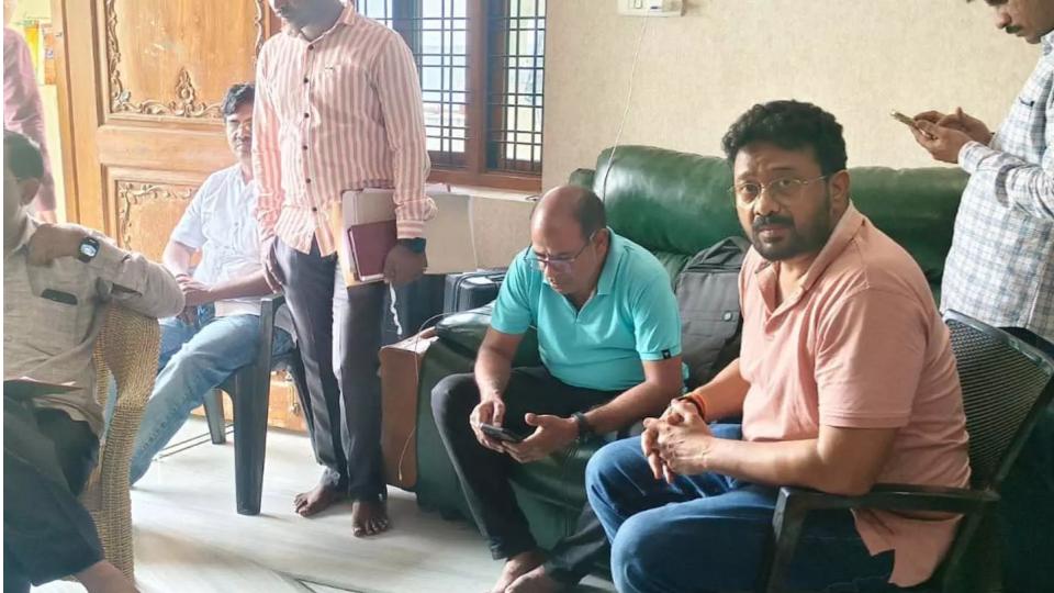 acbraidsdeputycollectorvamshimohan’spropertiesintelangana