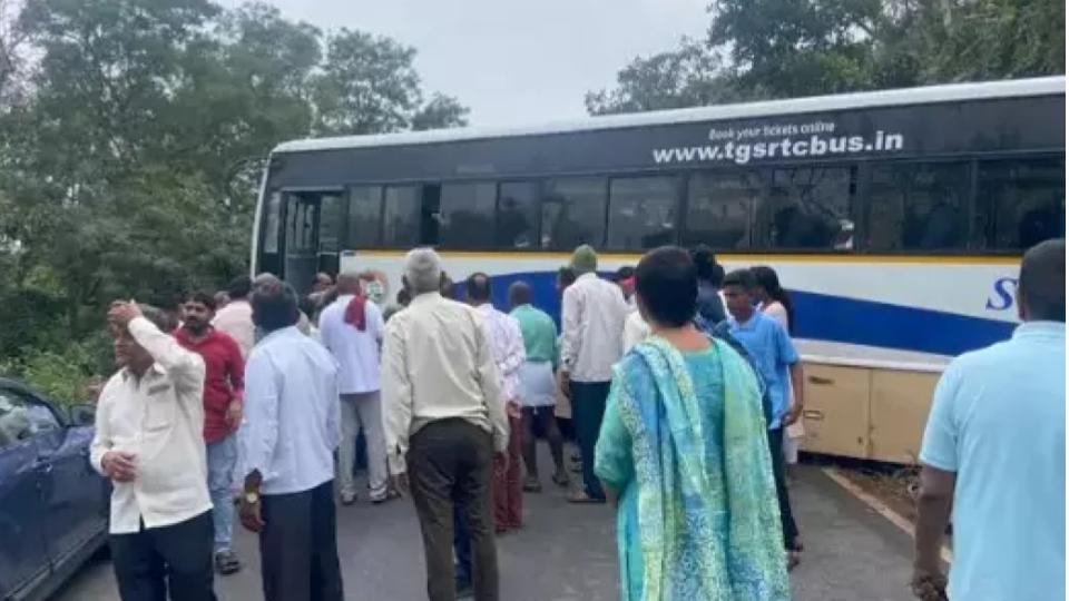 tgsrtcbusstuckonsrisailamghatroadinnagarkurnool