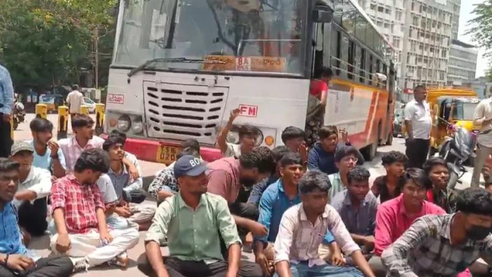 Nizam College students protest for hostel accommodation