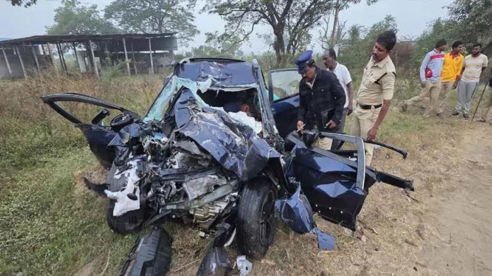 Two killed and three injured in Khammam road accident