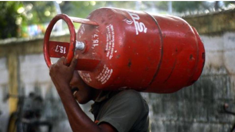 Filmnagar police arrested fake vigilance officers for threatening LPG delivery boy