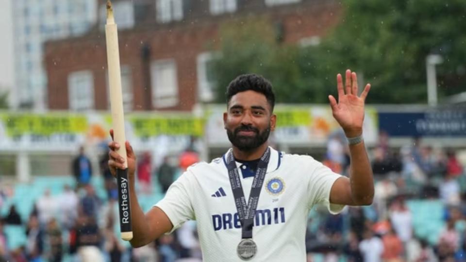 Fans heartily welcome Mohammed Siraj at RGI airport in Hyderabad