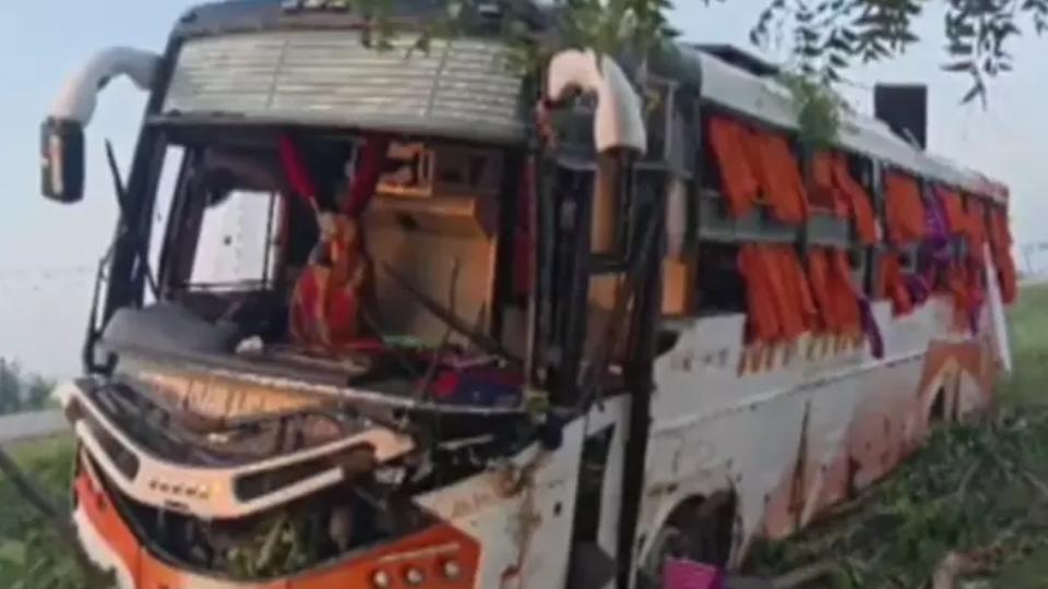 Hyd-Vizag Private Bus Overturns Near Suryapet, 10 Injured