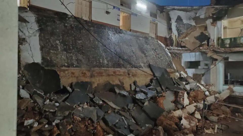 Collectorate building partially collapses in Adilabad