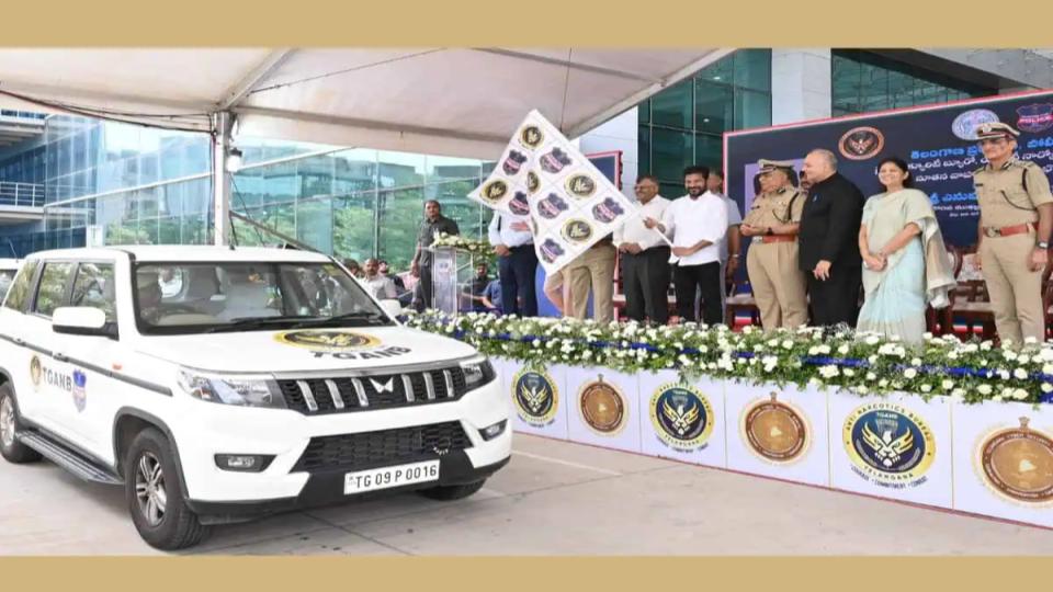 cmrevanthreddyflagsoffnewvehiclesfortelanganaantinarcoticsbureau