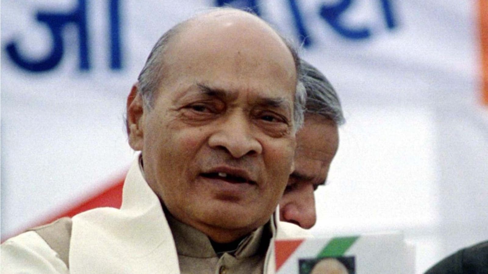 kcrpaystributestoformerpmpvnarasimharao