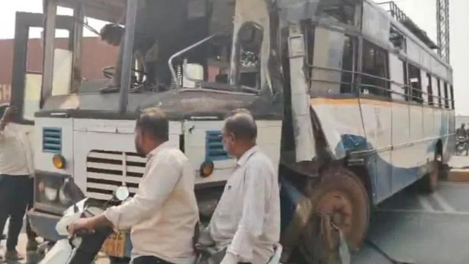15 people injured after lorry hits RTC bus in Sadasivapet