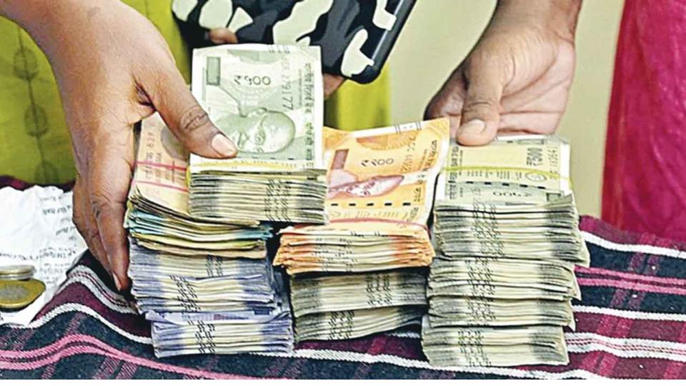 ACB seizes unaccounted cash at Zaheerabad RTA check post