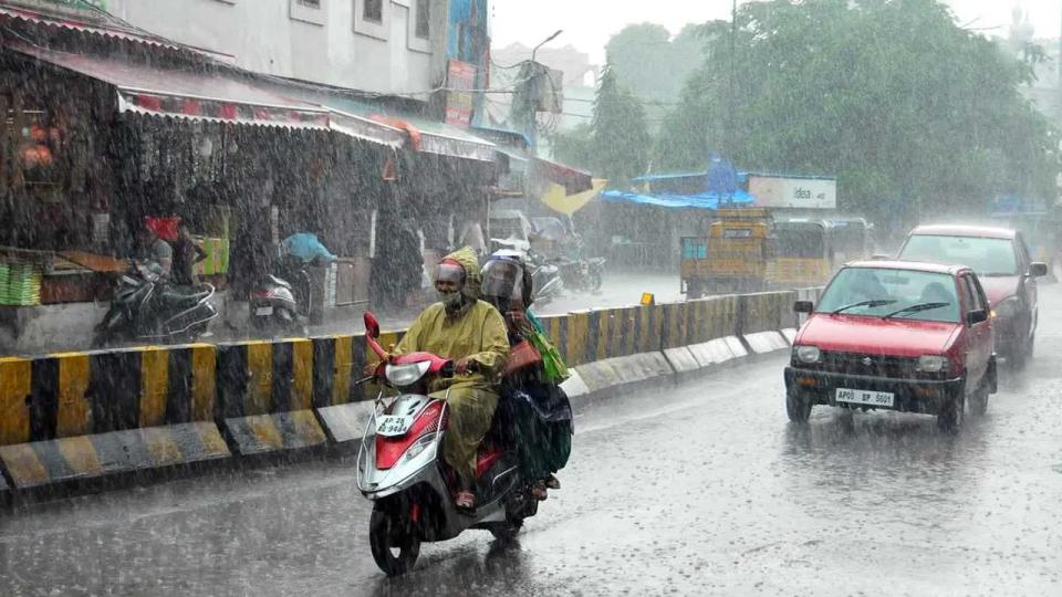telanganabracesforheavyrainsasimdissuesorangealerttillsept2
